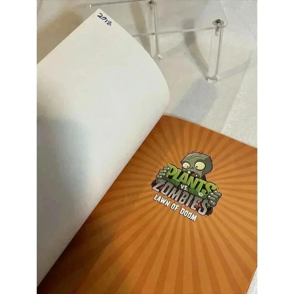 Plants vs. Zombies Volume 8: Lawn of Doom Book Excellent condition - Picture 8 of 12